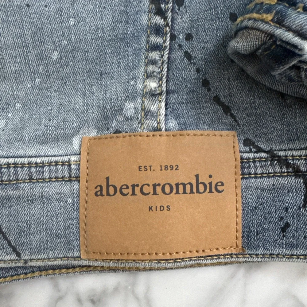 Abercrombie Kids Denim Jacket Size 7/8‎ Blue Paint Splatter Moose Back Graphic